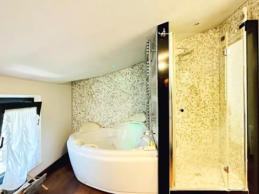 Immagine 31 di Casa bifamiliare in vendita  a Camaiore