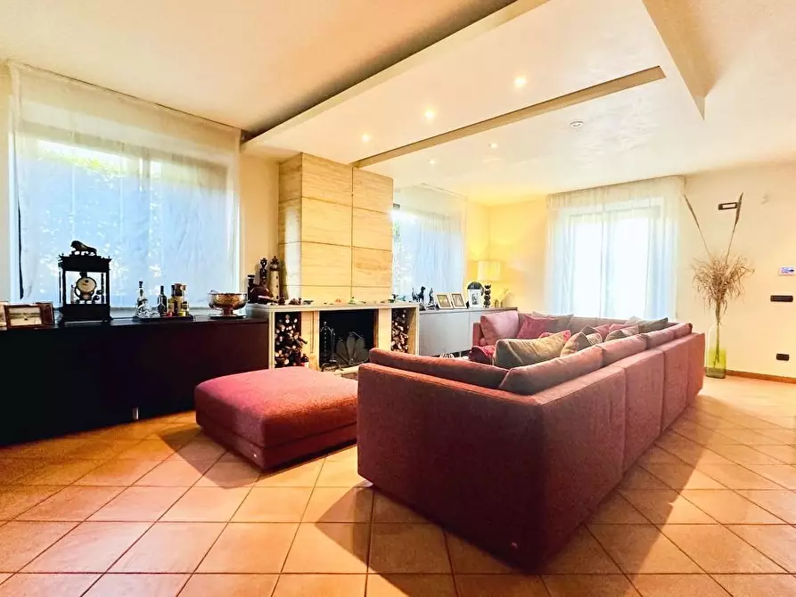 Immagine 7 di Casa bifamiliare in vendita  a Camaiore