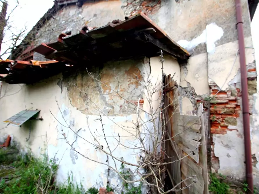 Immagine 26 di Rustico / casale in vendita  a Lucca