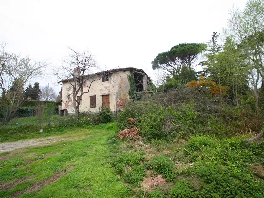 Immagine 33 di Rustico / casale in vendita  a Lucca