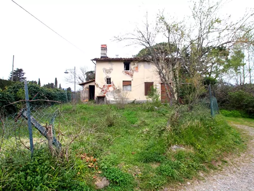 Immagine 10 di Rustico / casale in vendita  a Lucca