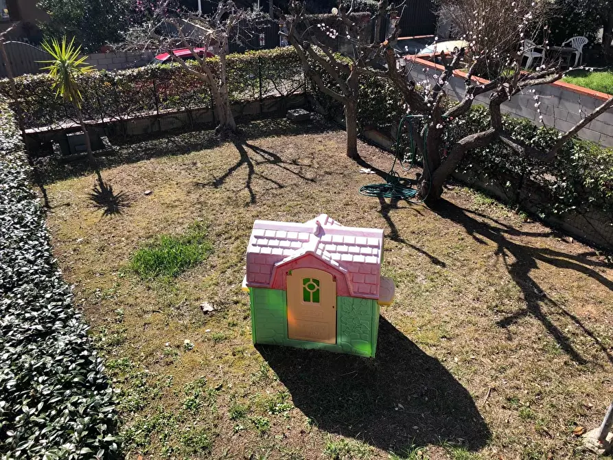 Immagine 30 di Villetta a schiera in affitto  a Calci