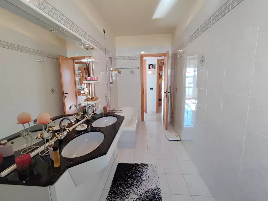 Immagine 23 di Villetta a schiera in vendita  a Viareggio