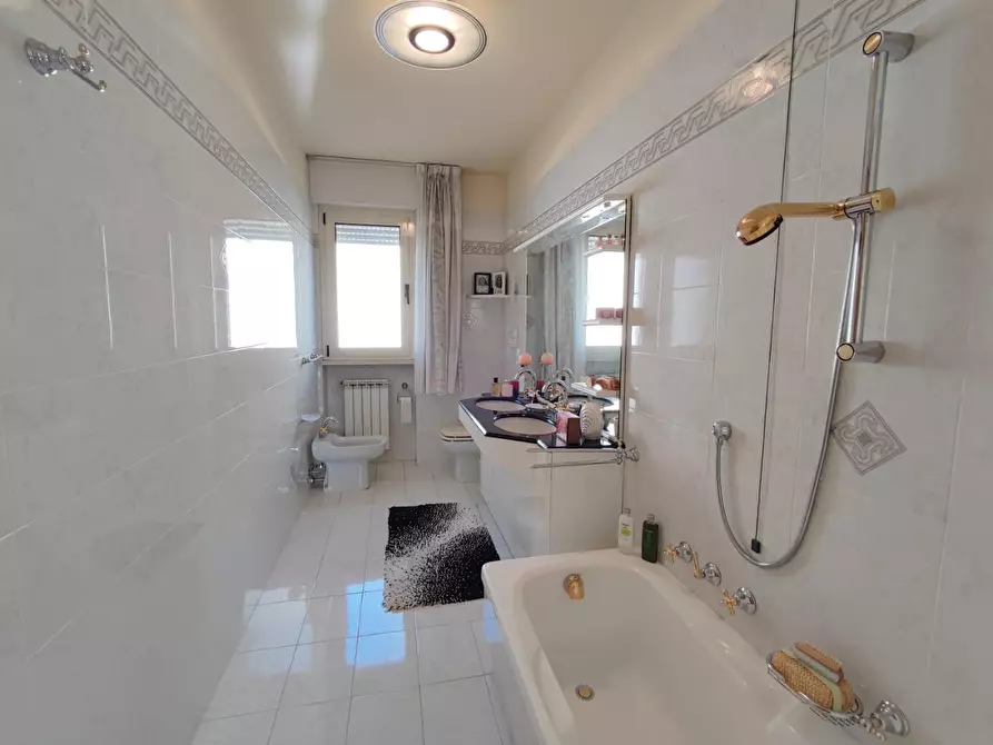 Immagine 22 di Villetta a schiera in vendita  a Viareggio