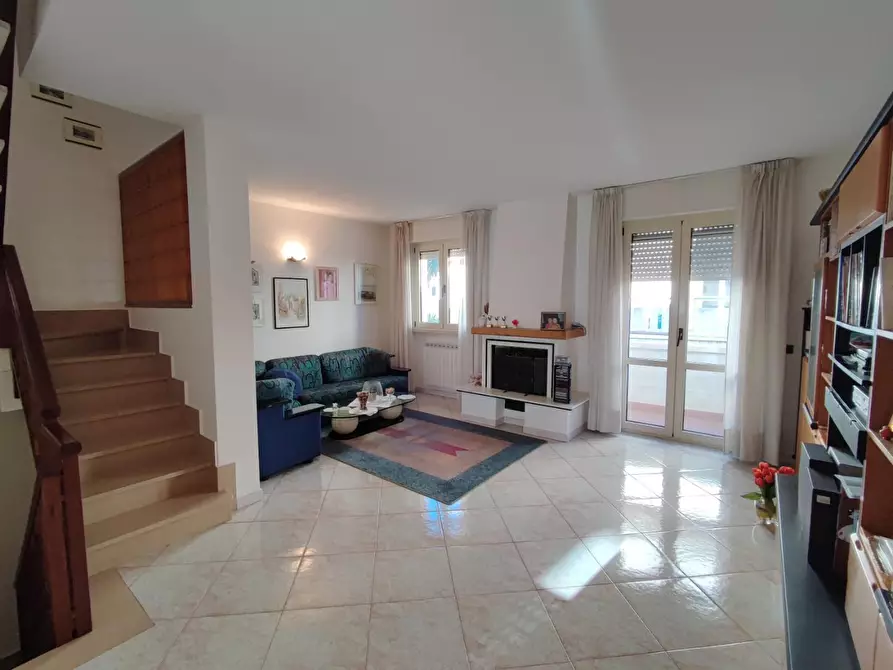 Immagine 3 di Villetta a schiera in vendita  a Viareggio