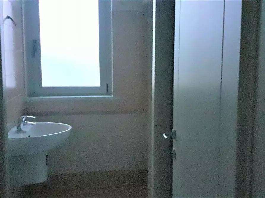 Immagine 5 di Ufficio in vendita  a Massa