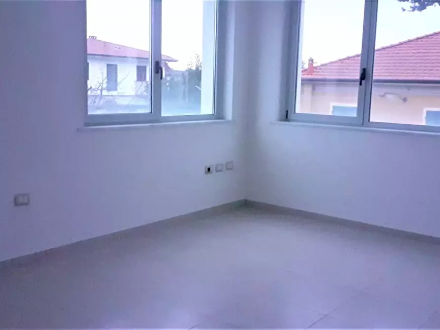 Immagine 3 di Ufficio in vendita  a Massa