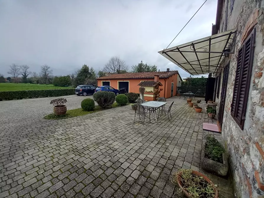 Immagine 17 di Casa colonica in vendita  a Capannori