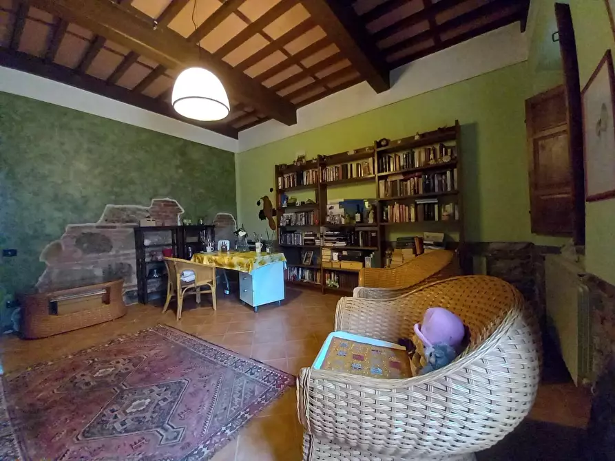 Immagine 4 di Casa colonica in vendita  a Capannori
