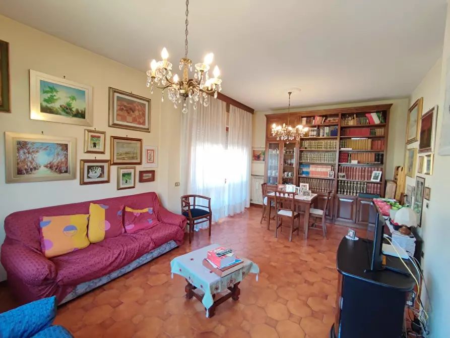 Immagine 1 di Casa bifamiliare in vendita  a Viareggio