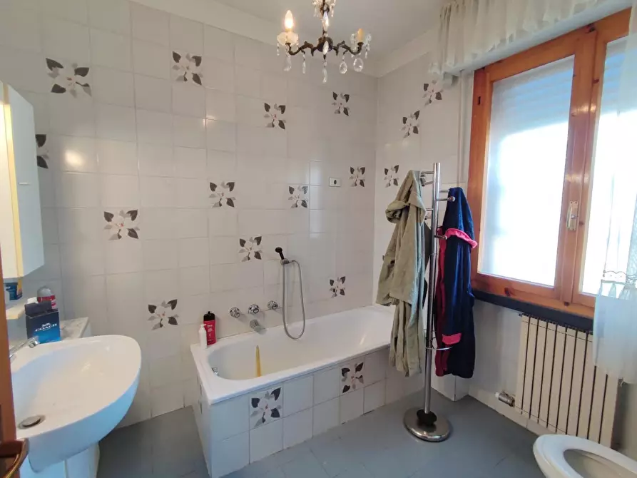 Immagine 17 di Casa bifamiliare in vendita  a Viareggio