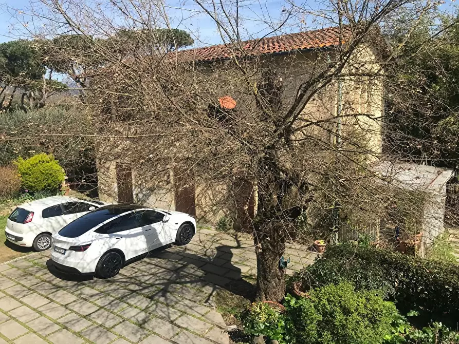 Immagine 40 di Villa in vendita  a Capannori