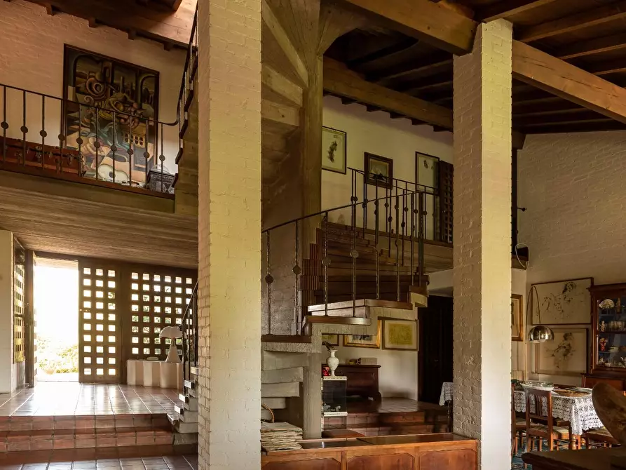 Immagine 2 di Villa in vendita  a Capannori