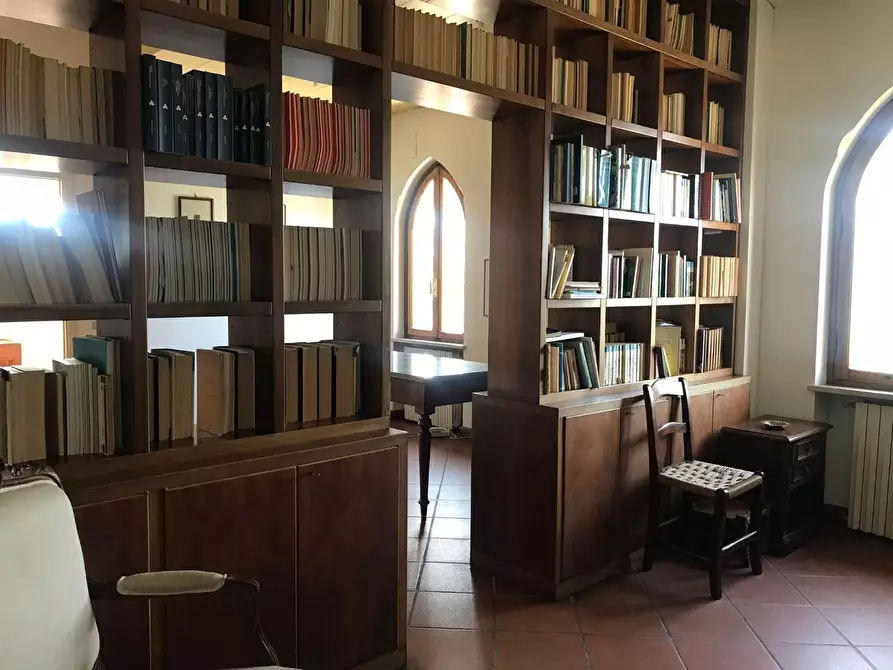 Immagine 33 di Villa in vendita  a Capannori