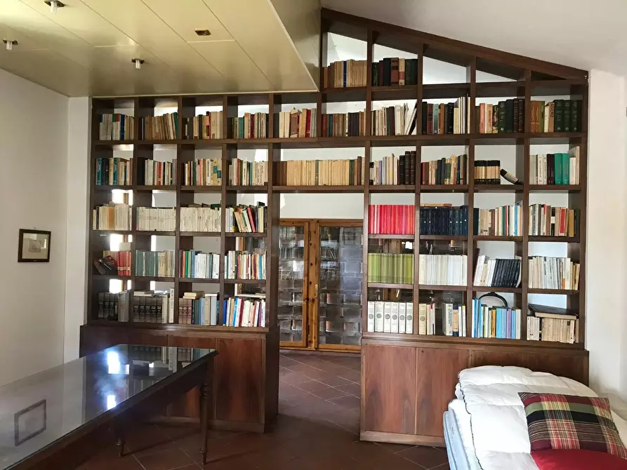 Immagine 31 di Villa in vendita  a Capannori