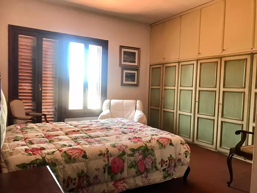 Immagine 15 di Villa in vendita  a Capannori