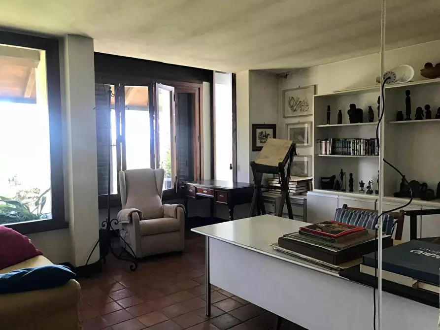 Immagine 9 di Villa in vendita  a Capannori