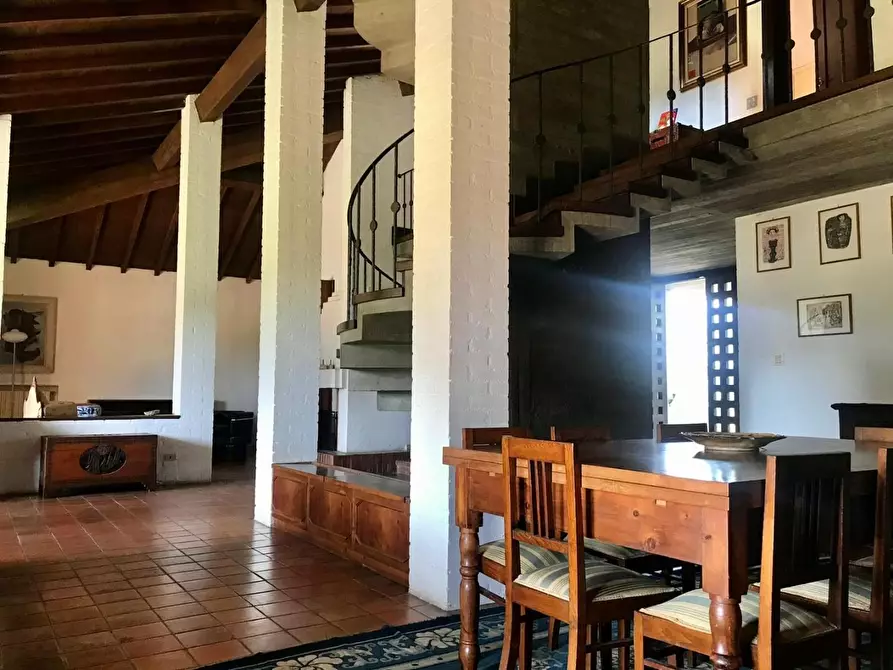 Immagine 12 di Villa in vendita  a Capannori