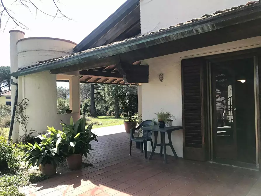 Immagine 28 di Villa in vendita  a Capannori