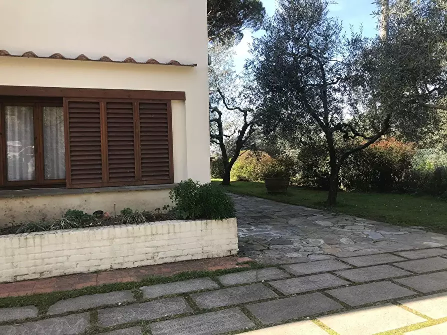 Immagine 35 di Villa in vendita  a Capannori