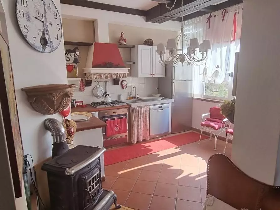 Immagine 4 di Appartamento in vendita  a Carrara