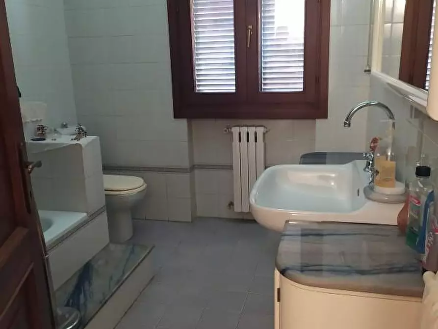 Immagine 27 di Villa in vendita  a Montopoli In Val D'arno