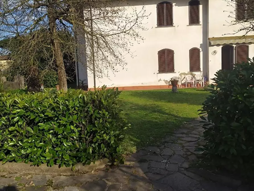 Immagine 1 di Villa in vendita  a Montopoli In Val D'arno