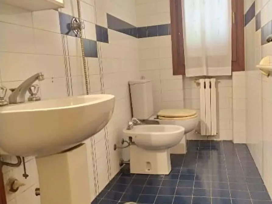 Immagine 26 di Villa in vendita  a Montopoli In Val D'arno