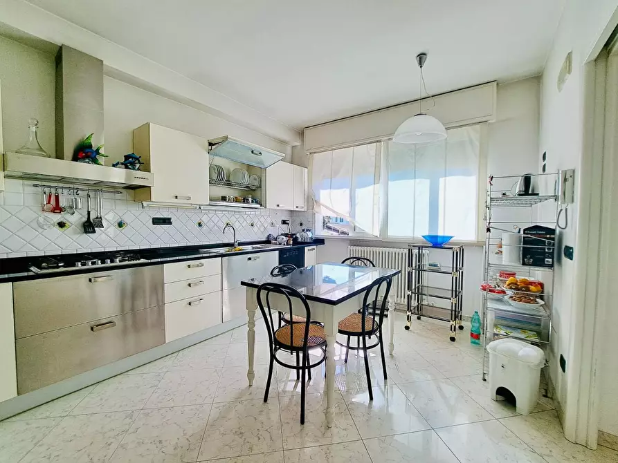 Immagine 13 di Appartamento in vendita  a Viareggio