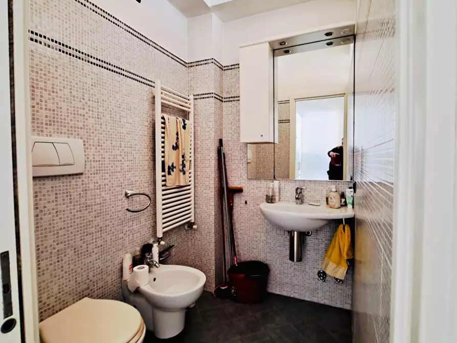 Immagine 17 di Appartamento in vendita  a Viareggio