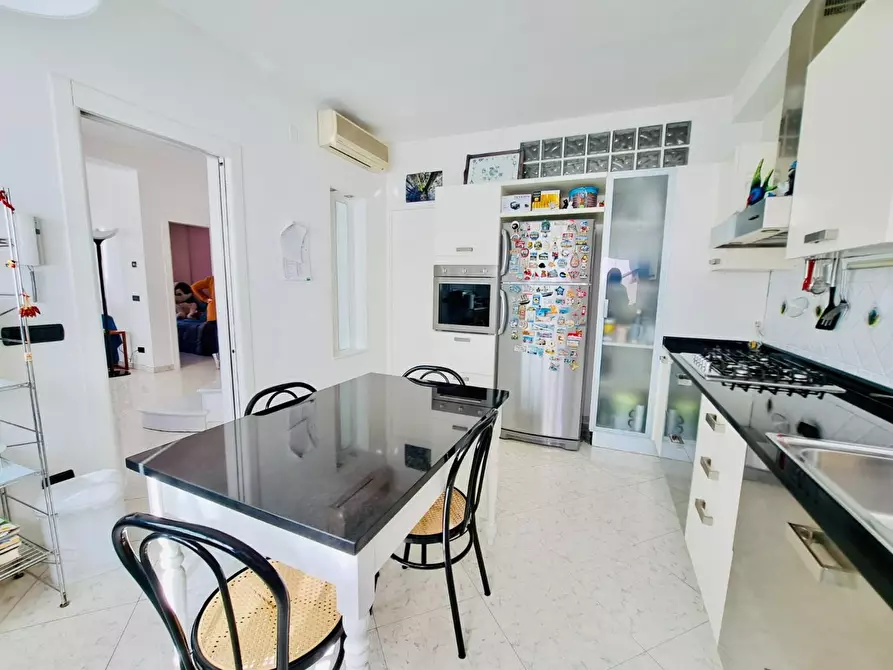 Immagine 14 di Appartamento in vendita  a Viareggio