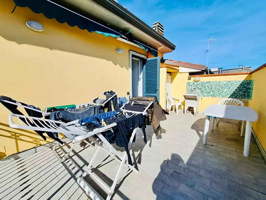 Immagine 27 di Appartamento in vendita  a Viareggio