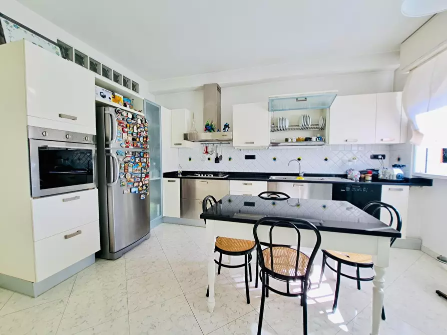 Immagine 15 di Appartamento in vendita  a Viareggio