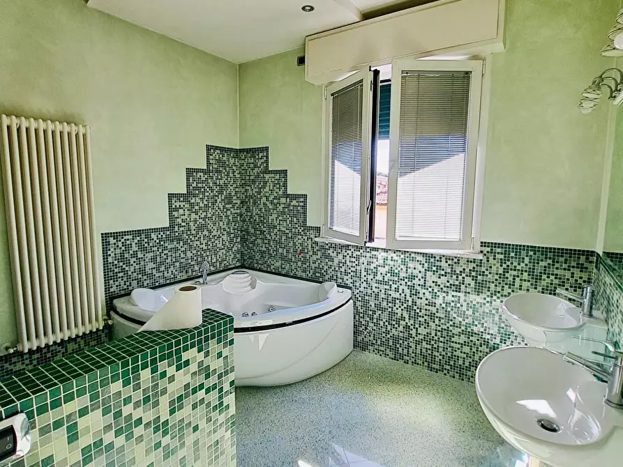 Immagine 23 di Appartamento in vendita  a Viareggio