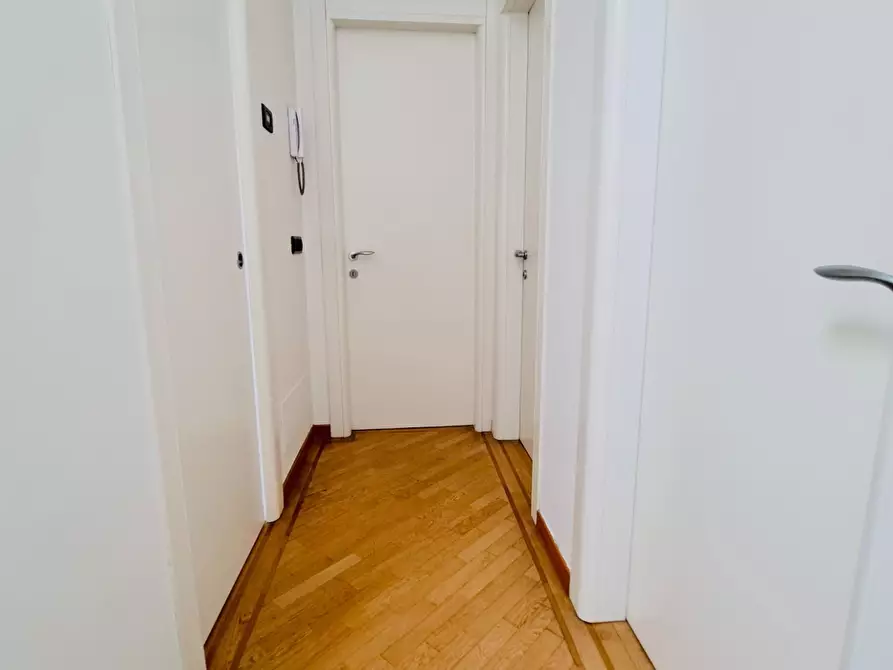 Immagine 22 di Appartamento in vendita  a Viareggio