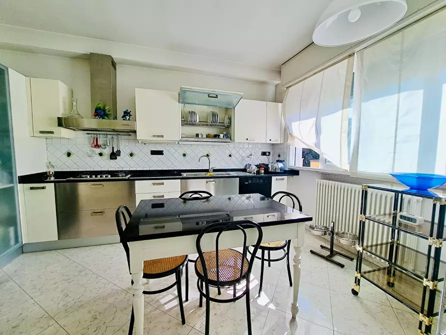 Immagine 11 di Appartamento in vendita  a Viareggio