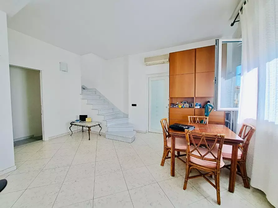 Immagine 10 di Appartamento in vendita  a Viareggio