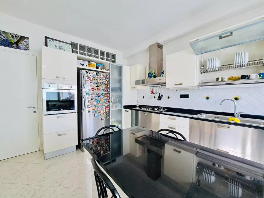 Immagine 12 di Appartamento in vendita  a Viareggio