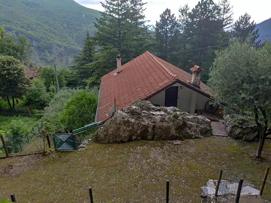 Immagine 3 di Casa indipendente in vendita  a Massa