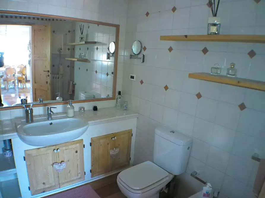 Immagine 18 di Appartamento in vendita  a Carrara