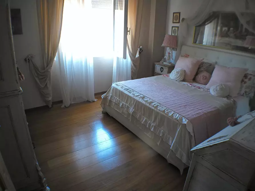 Immagine 12 di Appartamento in vendita  a Carrara