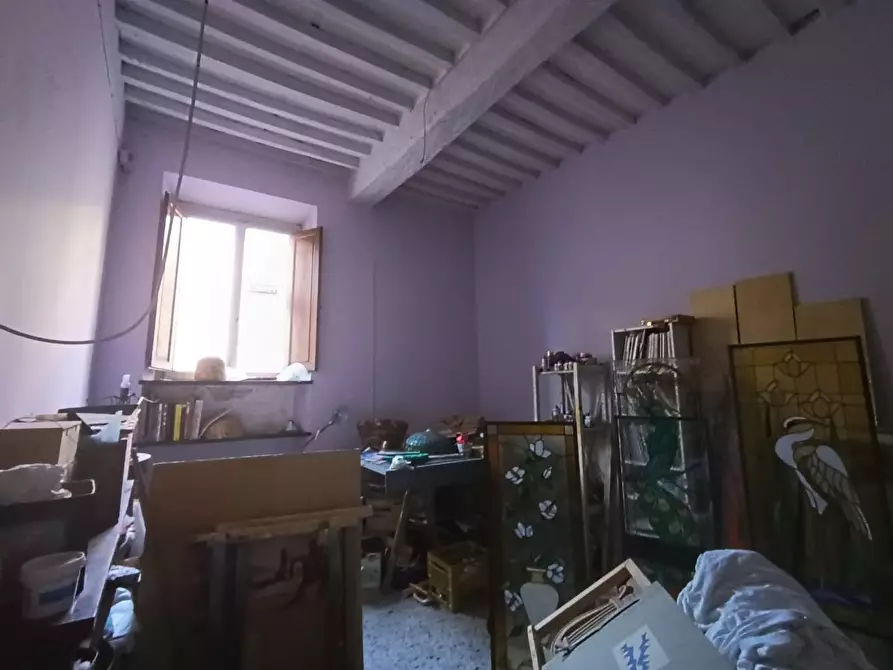 Immagine 10 di Locale commerciale in vendita  a Lucca