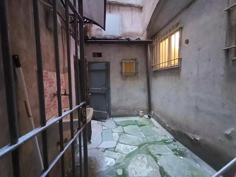 Immagine 8 di Locale commerciale in vendita  a Lucca