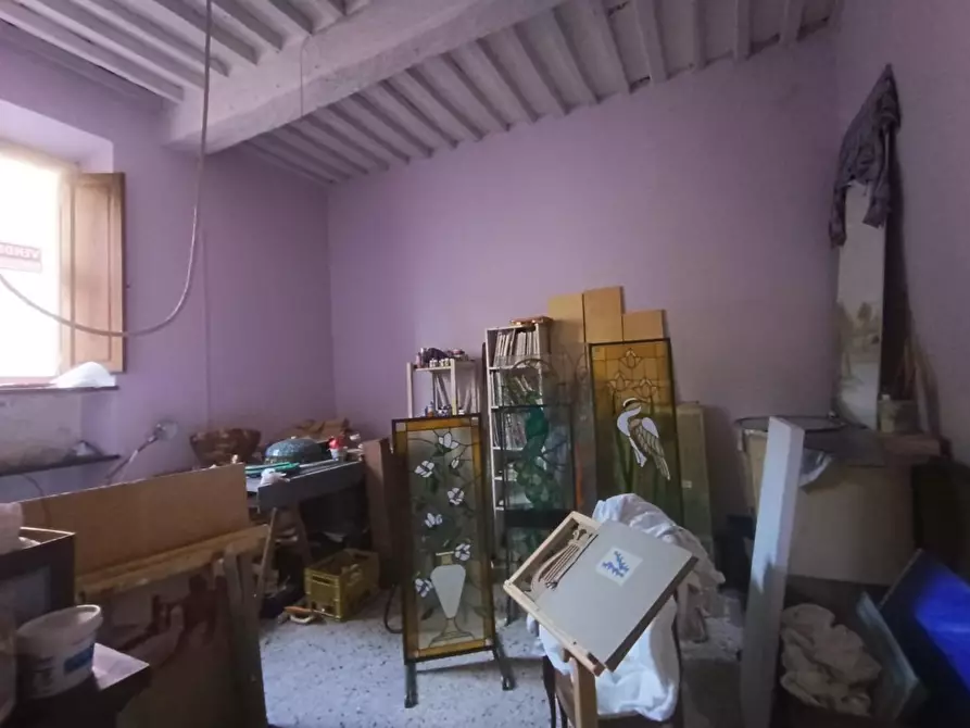 Immagine 9 di Locale commerciale in vendita  a Lucca