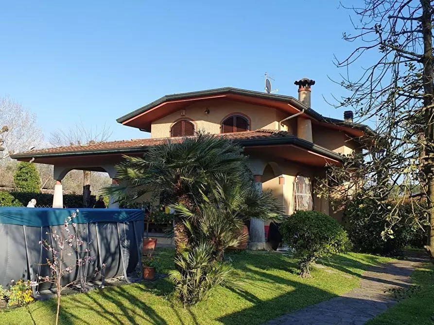 Immagine 1 di Villa in vendita  a Massa