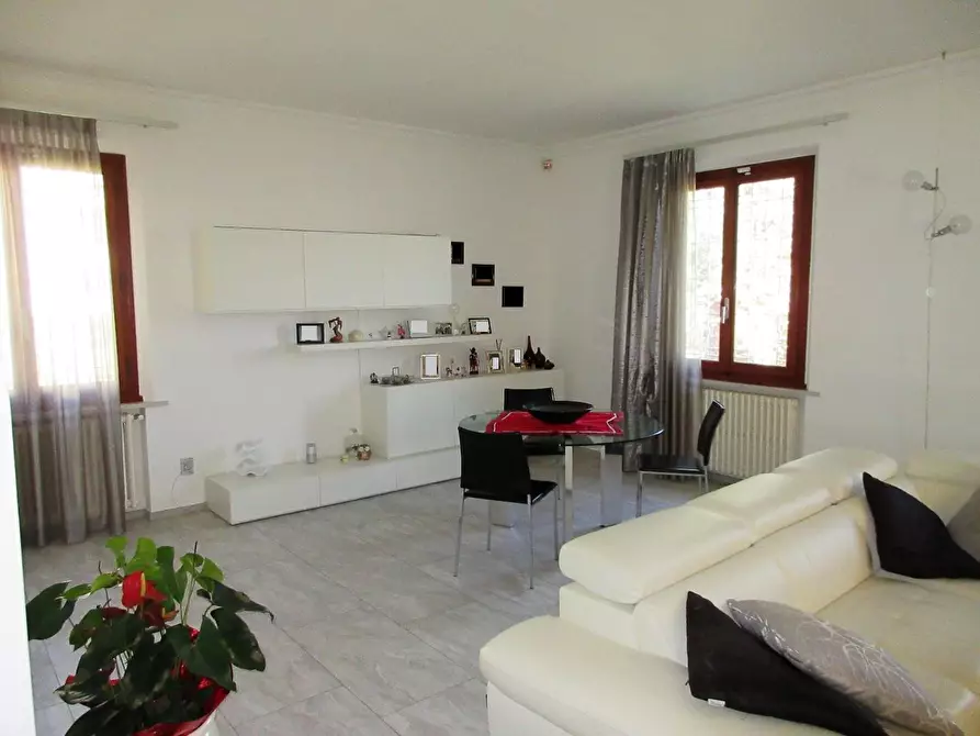 Immagine 2 di Villa in vendita  a Vinci