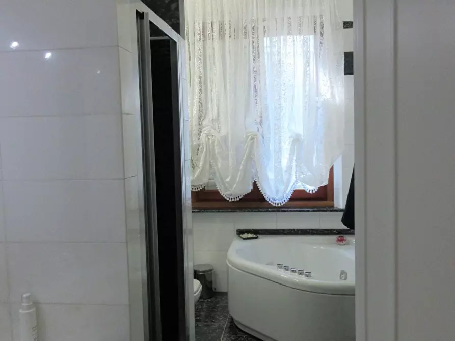 Immagine 12 di Villa in vendita  a Vinci