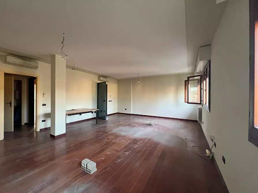 Immagine 12 di Ufficio in vendita  a Vinci