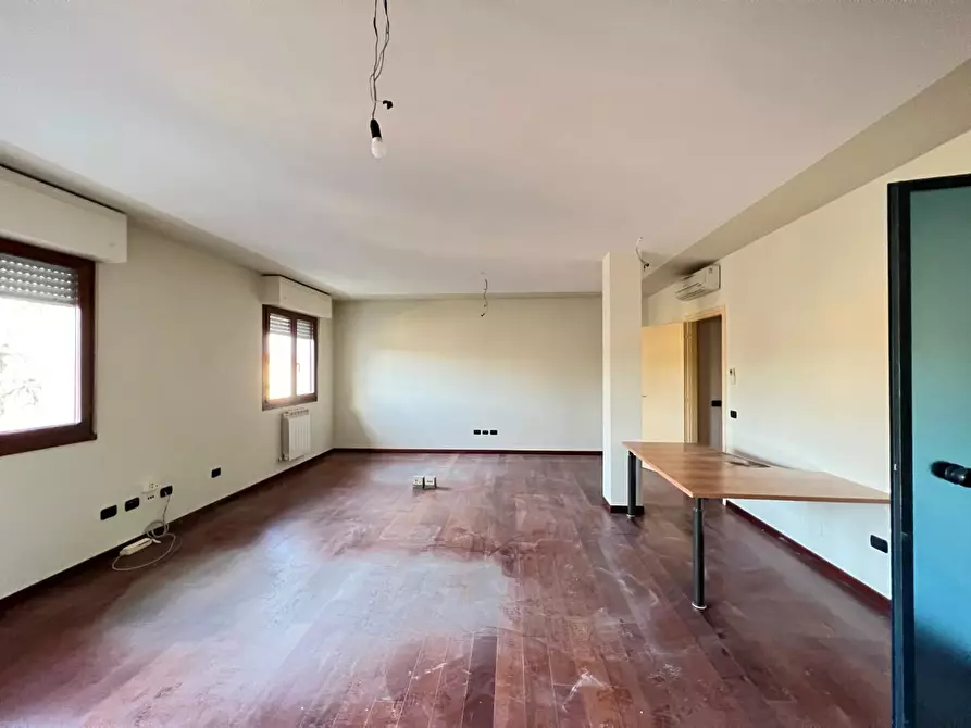 Immagine 9 di Ufficio in vendita  a Vinci