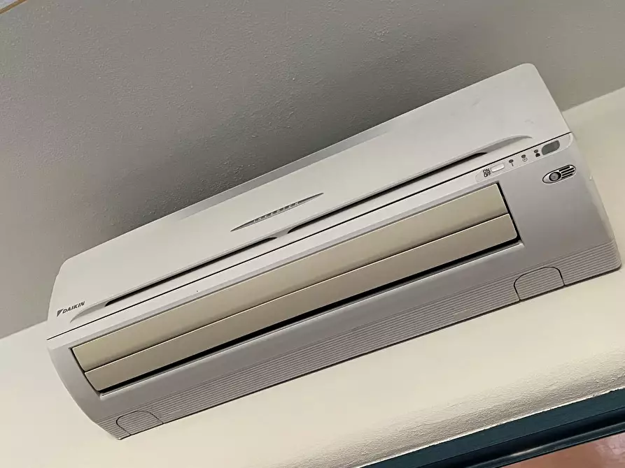 Immagine 18 di Ufficio in vendita  a Vinci